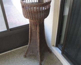 ANTIQUE WICKER $45 OBO SHOWN ON NET EBAY AS SOLD  $70