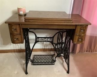 Singer table 