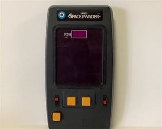 Space Invader, back battery cover is missing