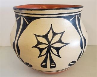 8" Santo Domingo Pueblo Olla Santana Melchor