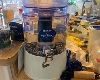 Nikkei Aqua Pour gravity water dispenser 