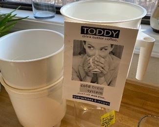 Toddy cold brew coffee/tea maker