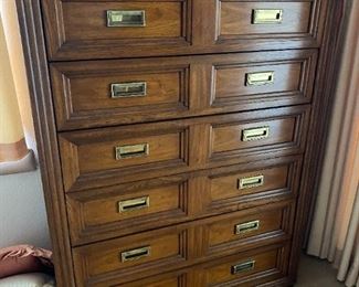 chest of drawers