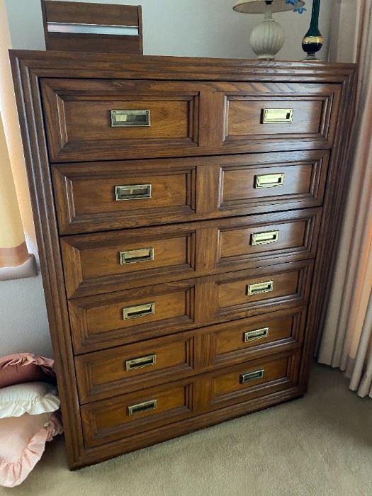 chest of drawers