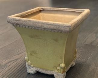 Decorative Yellow Cache pot. 