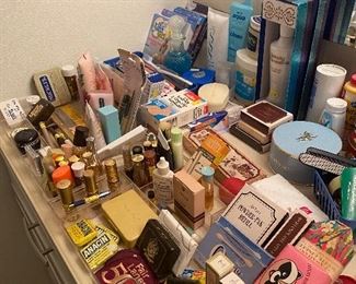 Toiletries bathroom items