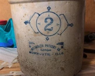 Mammoth pottery crock