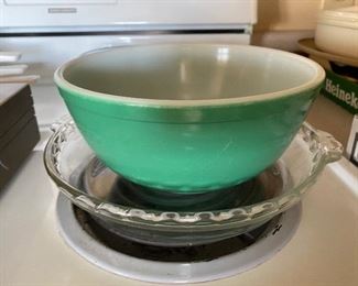 Pyrex green mixing bowl, pie plates