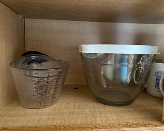 Pampered Chef batter bowl and measuring cups