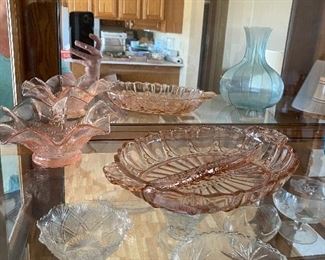 Assorted glassware, pink depression glass