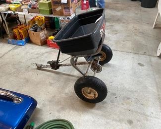 Lawn spreader/seeder