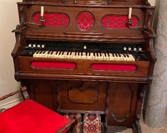 Working pump organ!