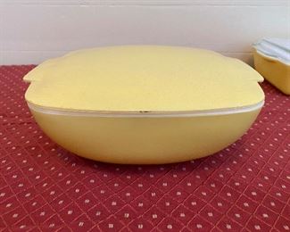 Several Pieces of Vintage Pyrex