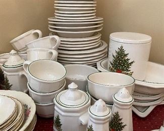 Pfaltzgraff Christmas Dishes