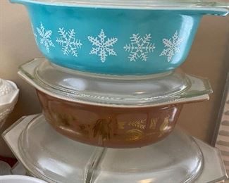 Snowflake Pyrex Covered Dish