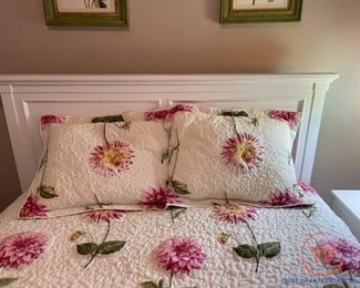 New Classic Bedroom Furniture Set (2 Nightstands and Full Size Bed)