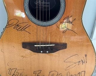 Hootie and The Blowfish autographed Guitar