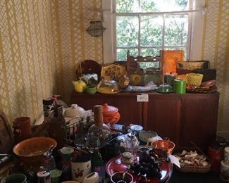A bunch of nick nacks