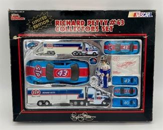 Richard Petty Collectors Set