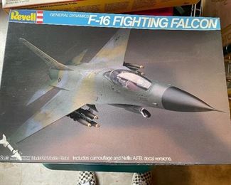 Revell F-16 Fighting Falcon Model