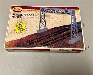 LGB Signal Bridge No. 975