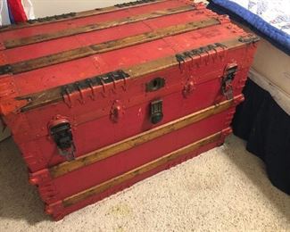 ANTIQUE Large Steamer Trunk with two removable shelves for packing
