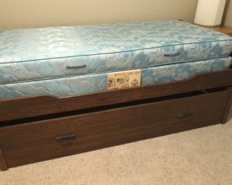 SOLID Oak Trundle Bed with pull our trundle, made by "Ranch Oak". Has 5 accompanying pieces