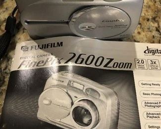 S O L D Fujifilm Digital - Finepix 2600 Zoom