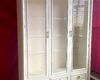 Picture of the previous Thomasville Oak cabinet painted