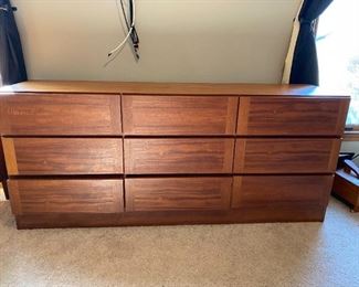 MCM  TEAK 9 DRAWER DRESSER (VINDE MOBLERFABRIK),