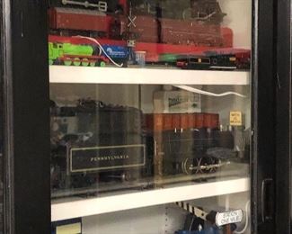 TRAINS LIONEL, AMERICAN FLYER, AND ACCESORIES