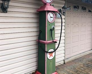 vintage Wayne 576 clockface gas pump (older restoration)