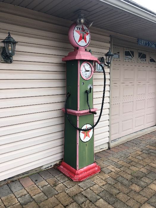 vintage Wayne 576 clockface gas pump (older restoration)