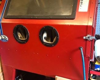 BLAST SAND BLASTING CABINET 