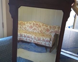Beautiful Mirror by Drexel Heritage, in excellent condition!