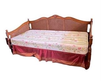 Lot 020
French Provincial Style Day Bed