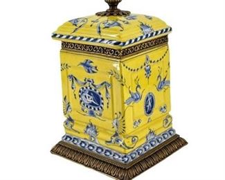 Lot 060
English Porcelain Biscuit Jar