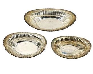 Lot 122
Department 56 Decorative Silver Tone Serving Bowl Trio