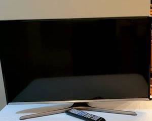 amsung 32' flatscreen television with original remote, in very good condition 

Model #UN32J5500AF      Serial #O3SA3NAJ91913859H