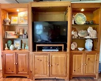Entertainment center