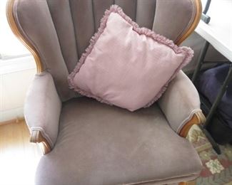 VINTAGE LAVENDER CHAIR.