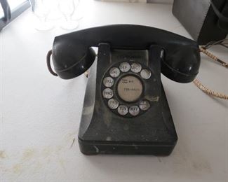 VERY VINTAGE TELEPHONE.
