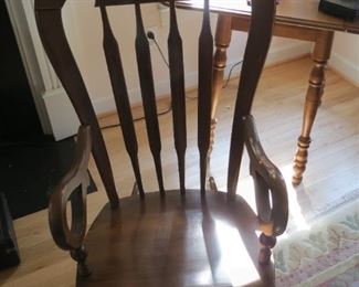 NICE BALLOON BACK ROCKING CHAIR.