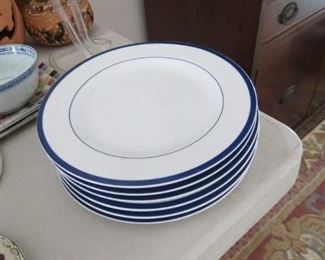 LINENS AND THINGS  .