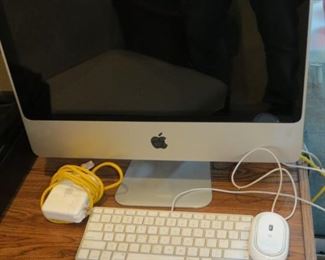 APPLE MAC COMPUTER.