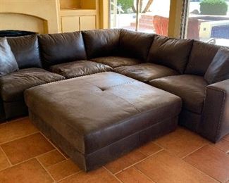 Sectional Sofa w Matching Ottoman