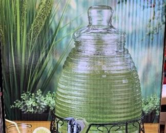 Beehive Beverage Server