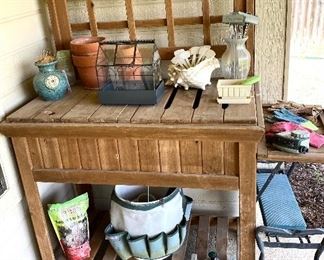 Potting station hutch 