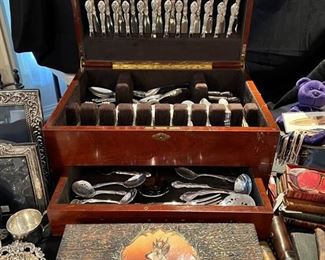 ‼️ATTENTION‼️ This home is equipped with a monitored alarm system and surveillance equipment. Any and all(if present) higher end items, jewelry and precious metals are removed nightly.. thank you!