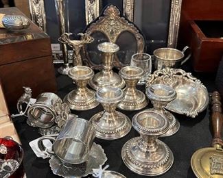 ‼️ATTENTION‼️ This home is equipped with a monitored alarm system and surveillance equipment. Any and all(if present) higher end items, jewelry and precious metals are removed nightly.. thank you!